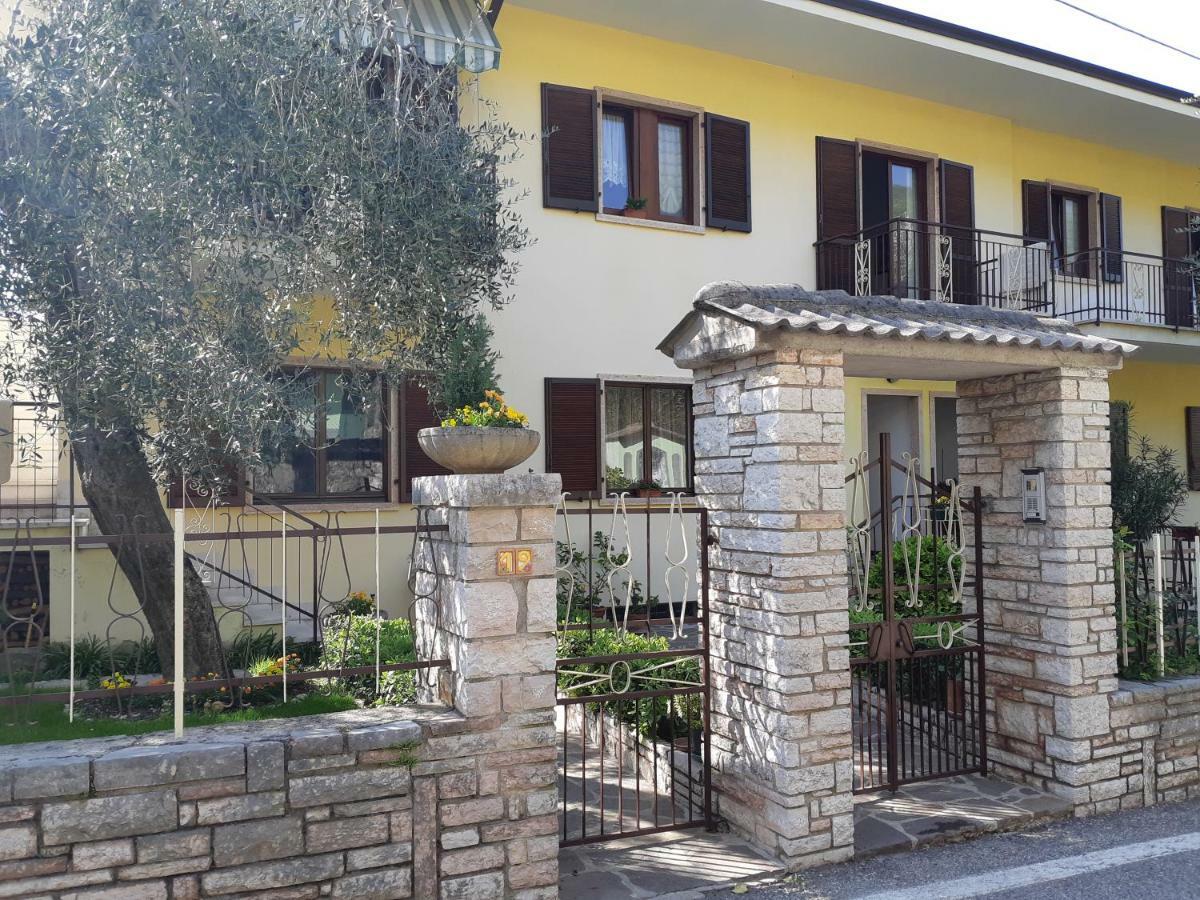 Casa Vacanze Ester Бренцоне-суль-Гарда Экстерьер фото